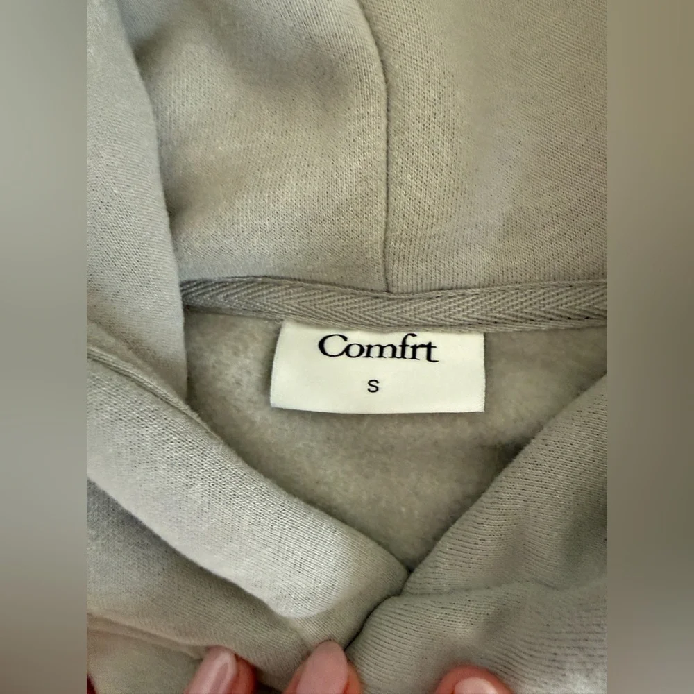 Comfrt Travel Hoodie in Stone - Picture 6 of 10